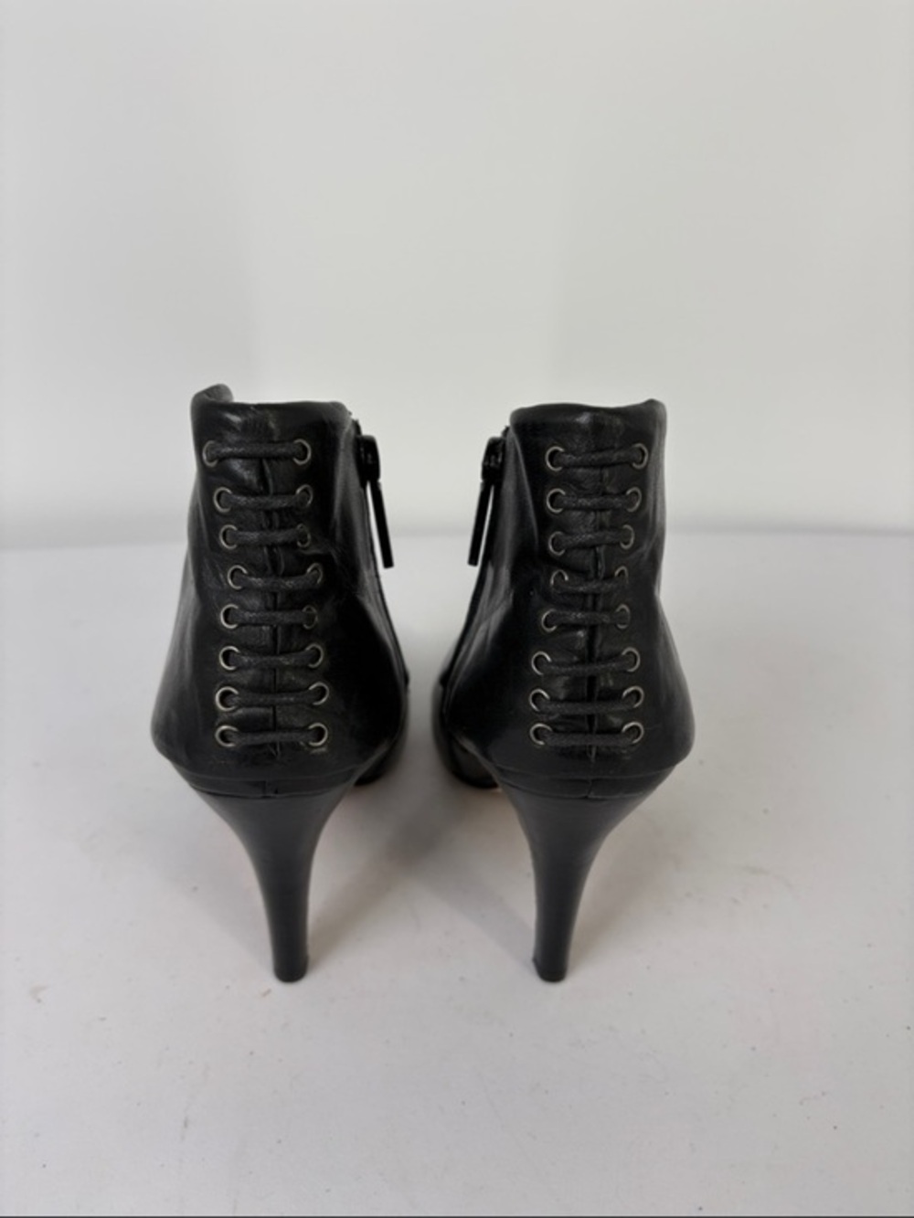 🍴Nine West NWTHEOPHILA Black Pointed-Toe Lace-Back Leather Ankle Boots
